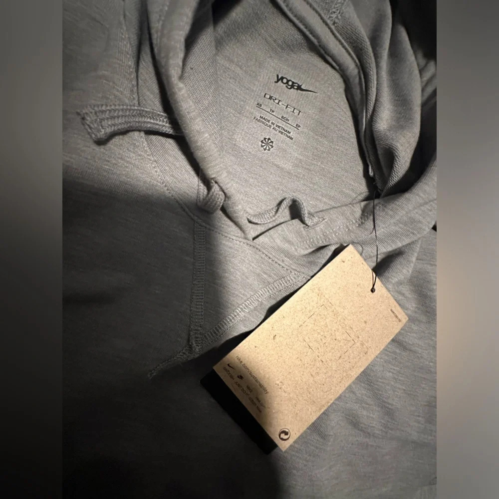 Women's XS Nike Yoga Dri-FIT Pullover Hoodie Top Gray NWT - Picture 5 of 5